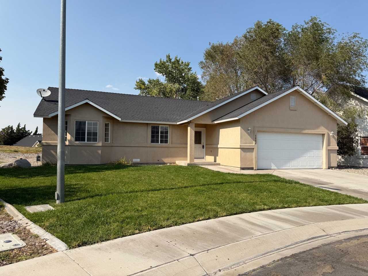 1624 Ray Ct - Photo 2 of 33