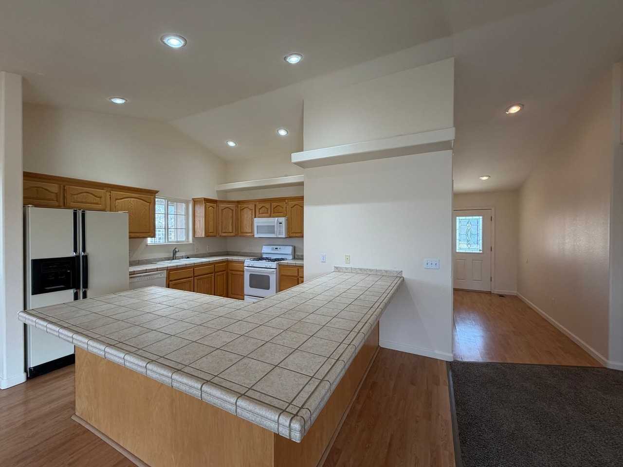 1624 Ray Ct - Photo 3 of 33