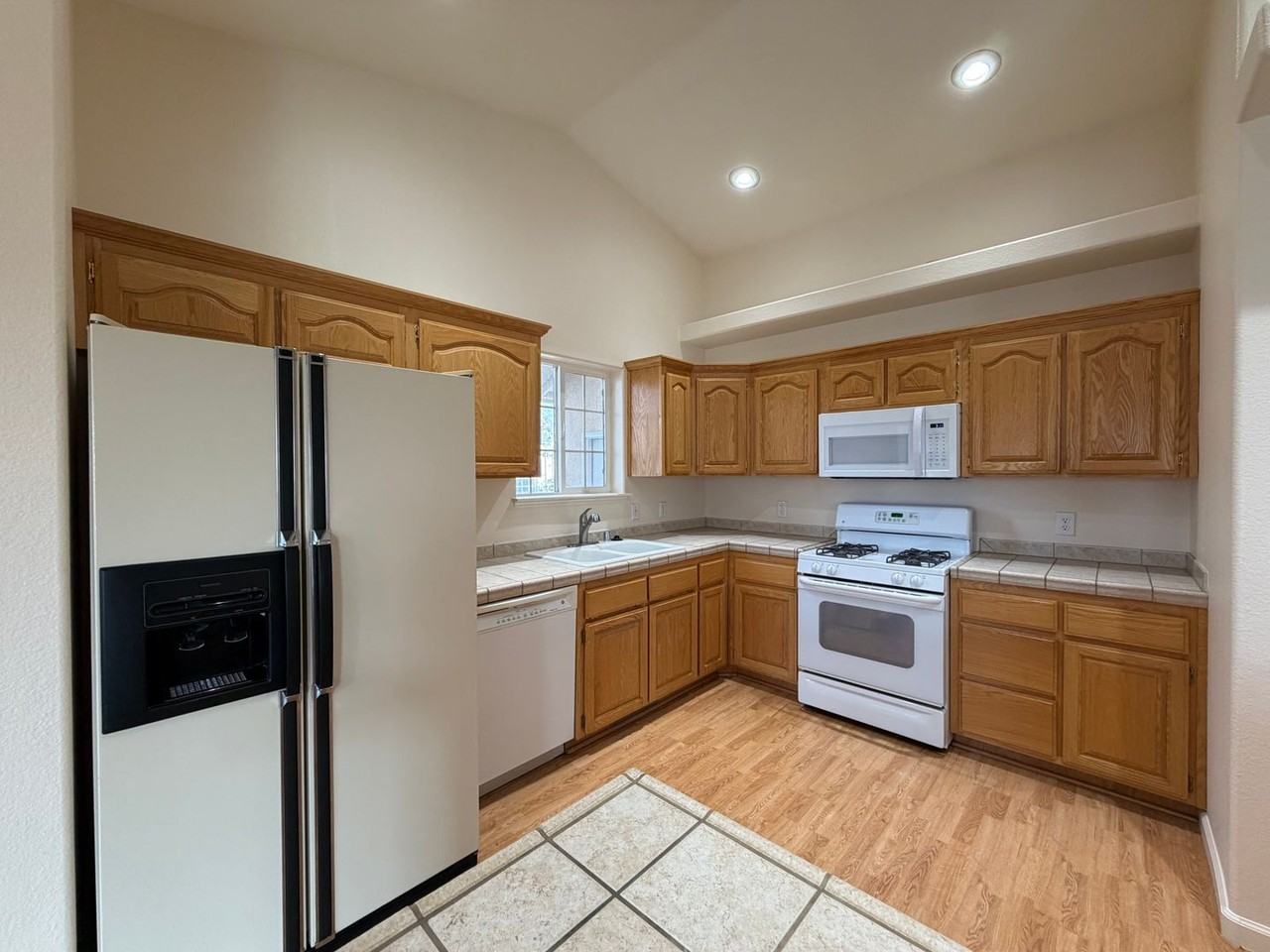 1624 Ray Ct - Photo 4 of 33