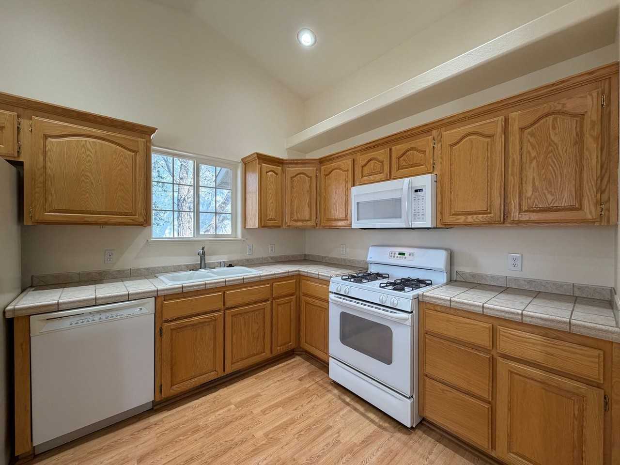 1624 Ray Ct - Photo 5 of 33