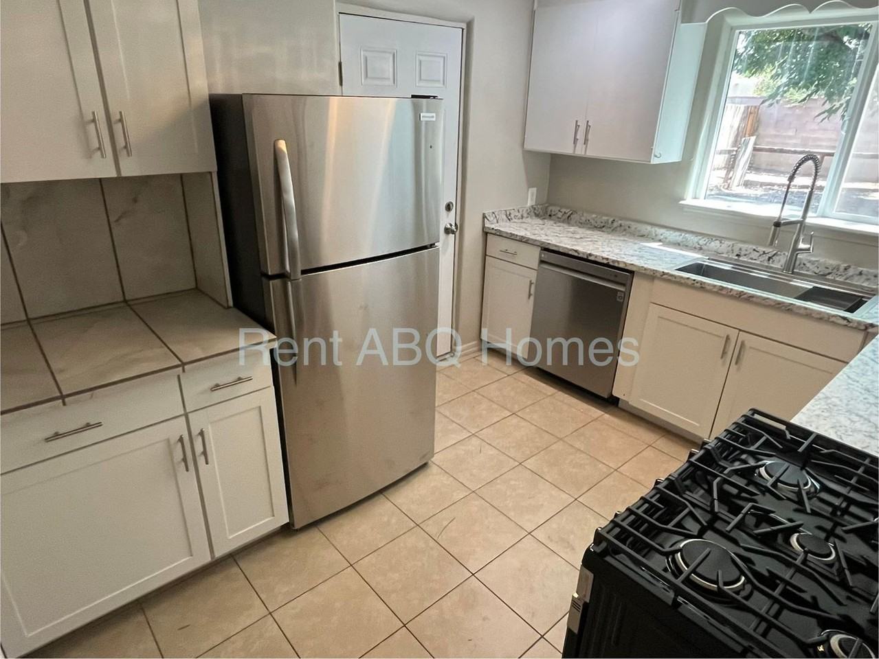 5812 Aztec Rd Ne - Photo 3 of 7