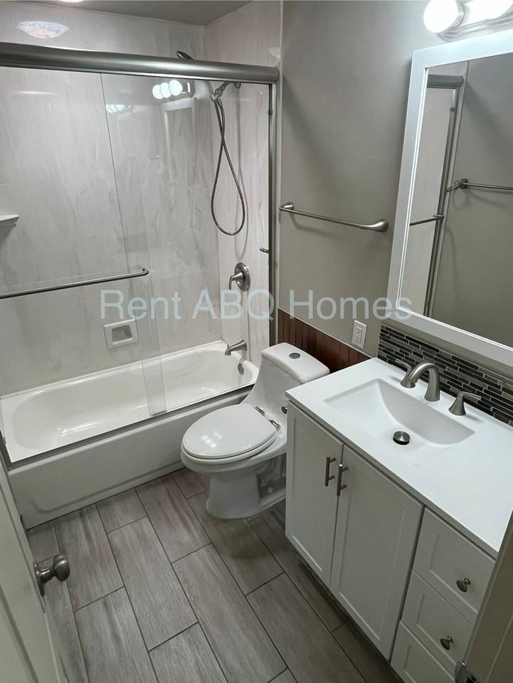 5812 Aztec Rd Ne - Photo 4 of 7