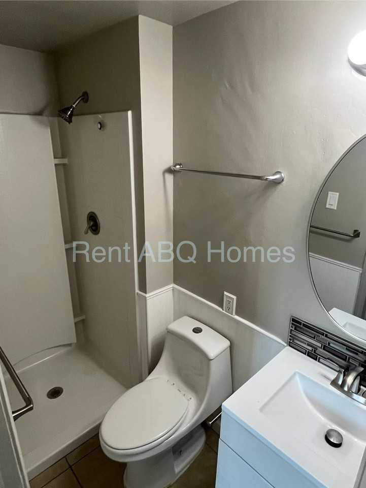 5812 Aztec Rd Ne - Photo 6 of 7