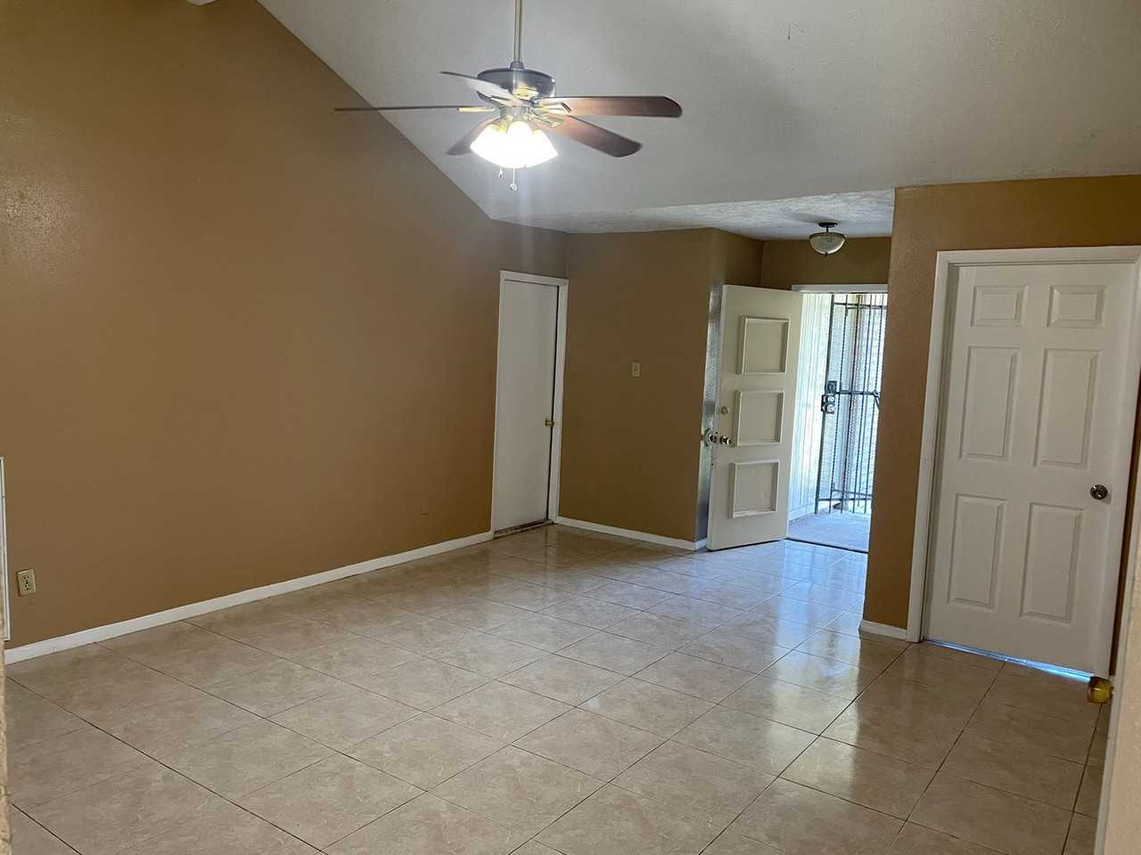 13411 Boonway Dr - Photo 2 of 16
