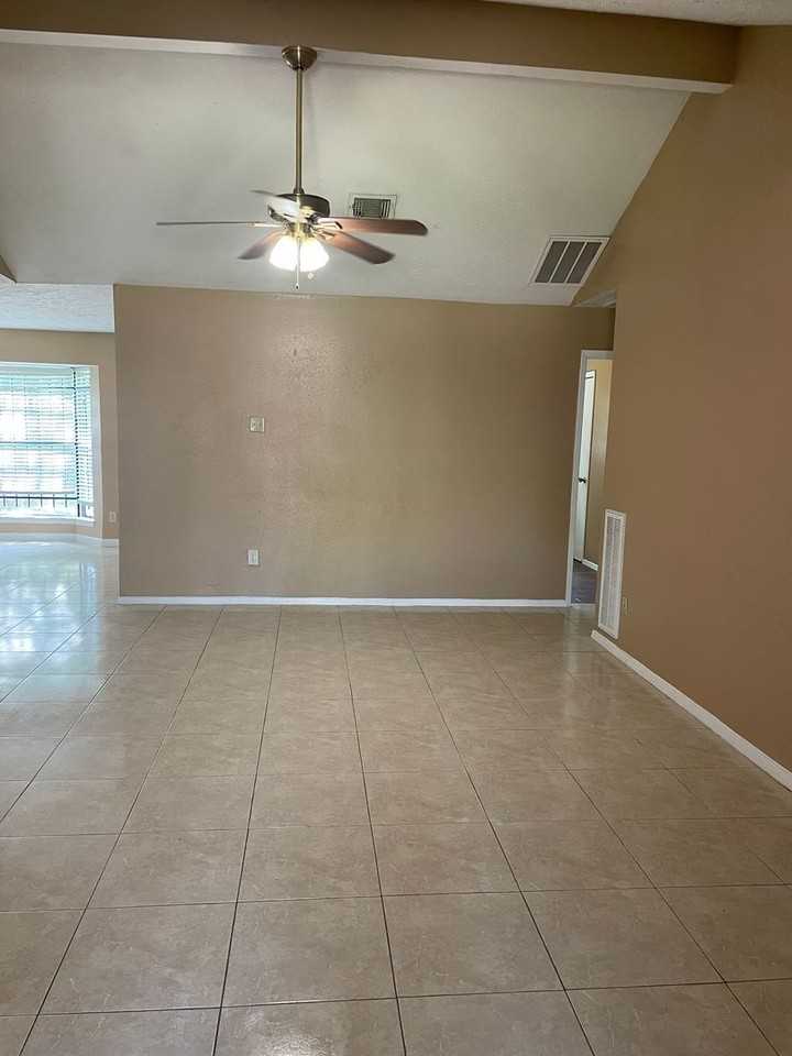 13411 Boonway Dr - Photo 3 of 16