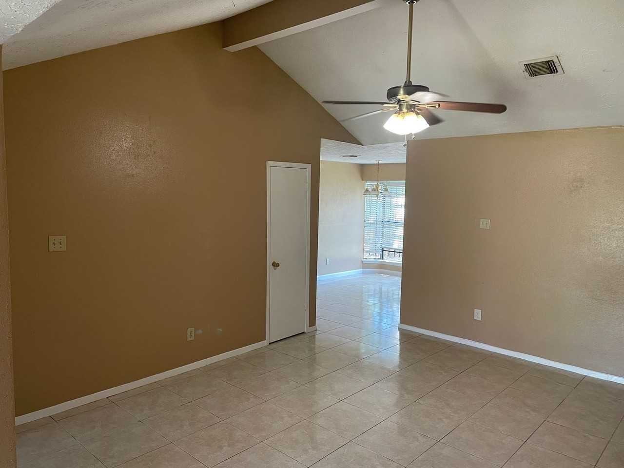 13411 Boonway Dr - Photo 4 of 16