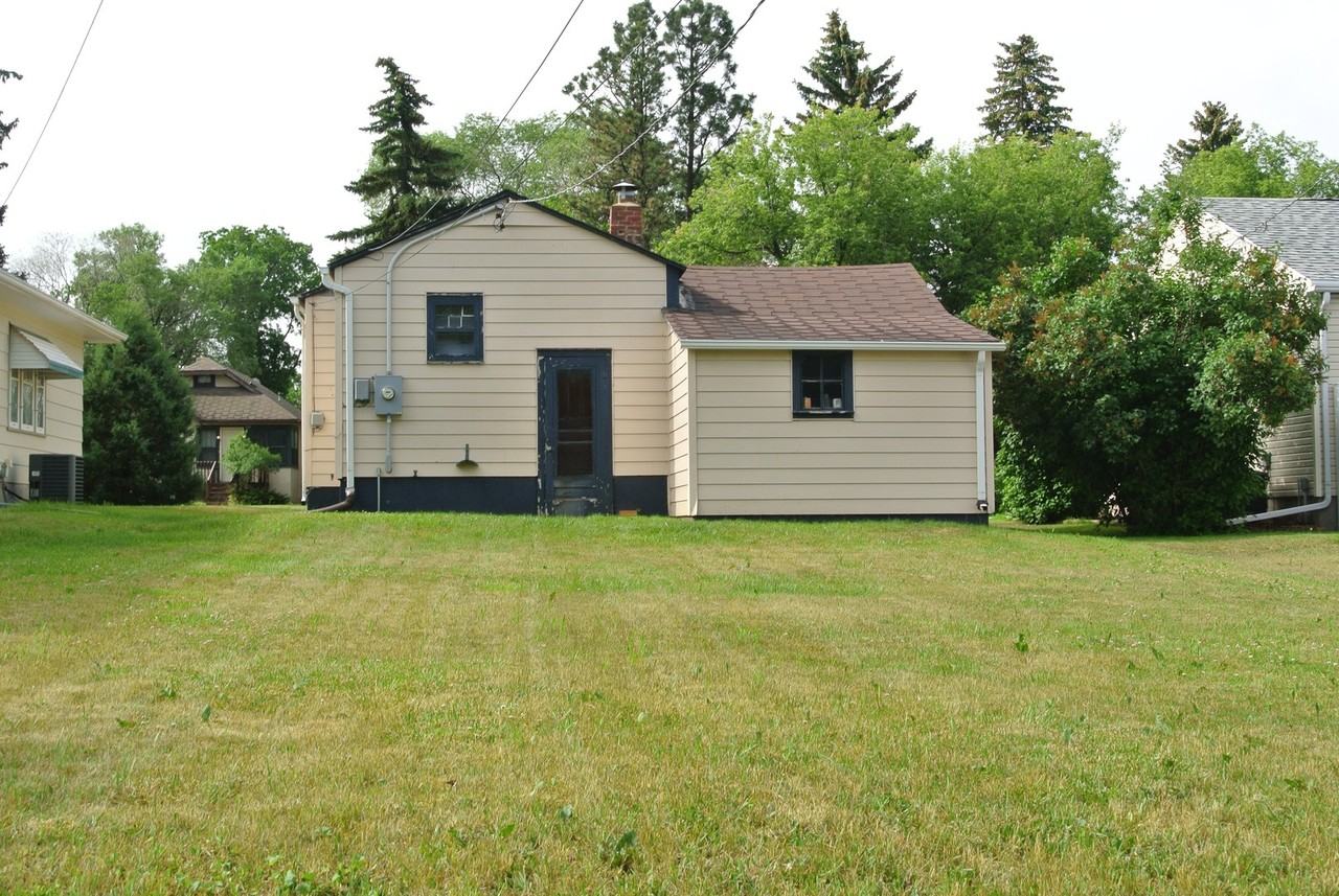 219 13th Ave Se - Photo 3 of 11
