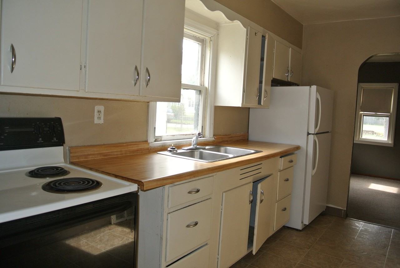 219 13th Ave Se - Photo 5 of 11