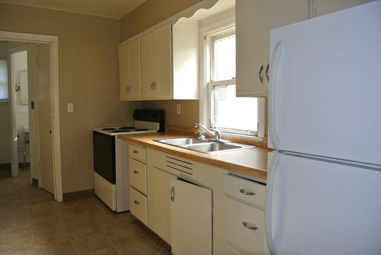 219 13th Ave Se - Photo 6 of 11