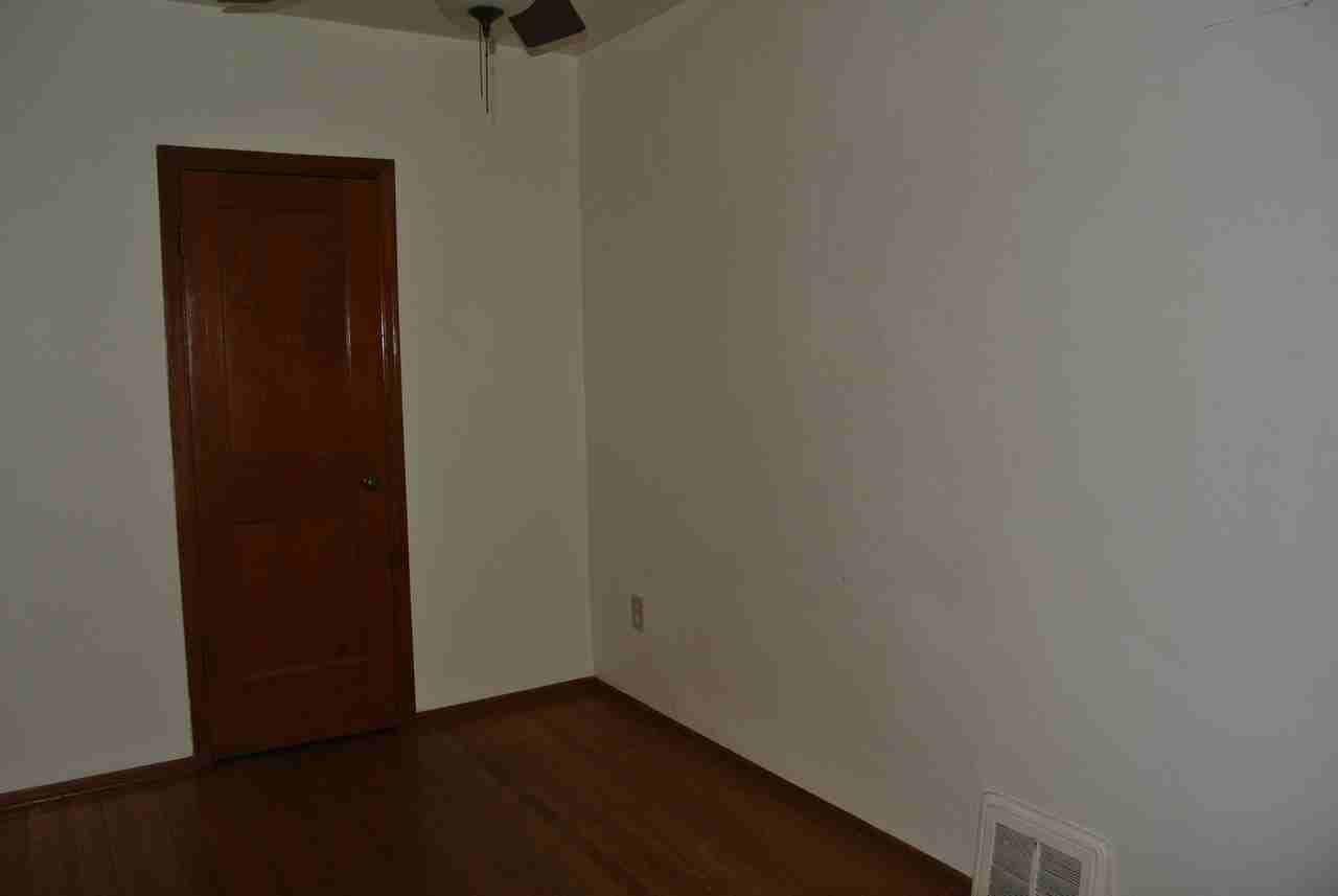 219 13th Ave Se - Photo 7 of 11