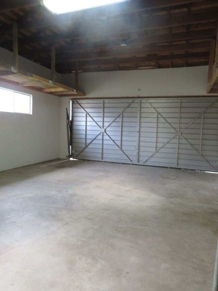 644 S Shasta St - Photo 5 of 12