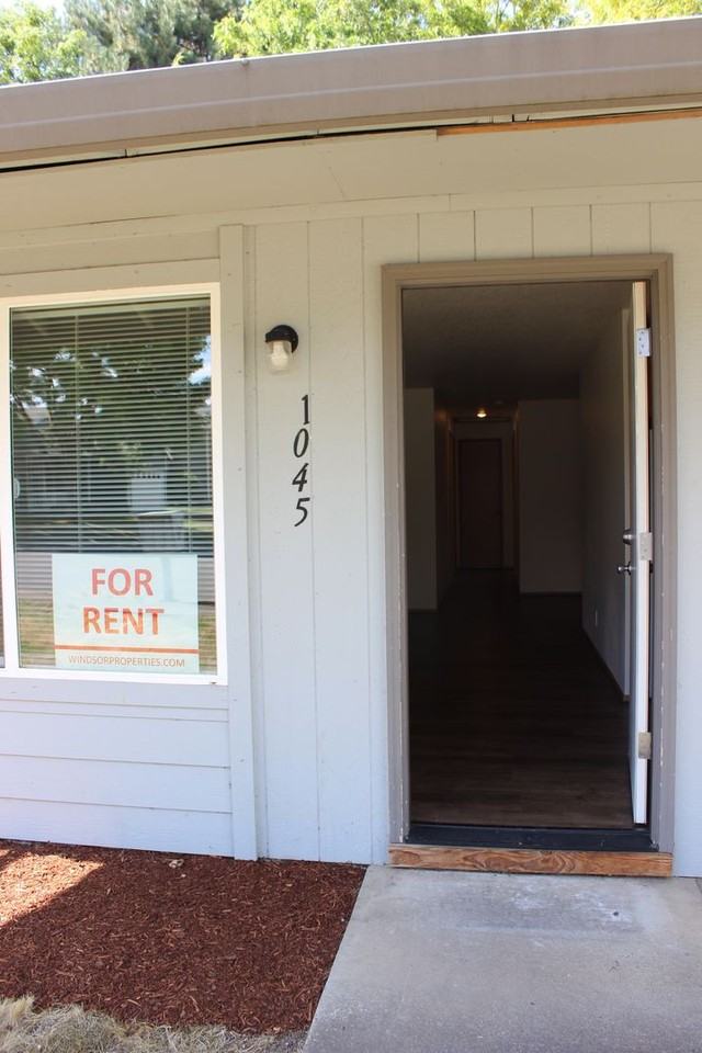 1045 Sw 178th Pl - Photo 3 of 13