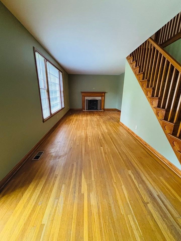 126 Cottage Ln - Photo 3 of 15