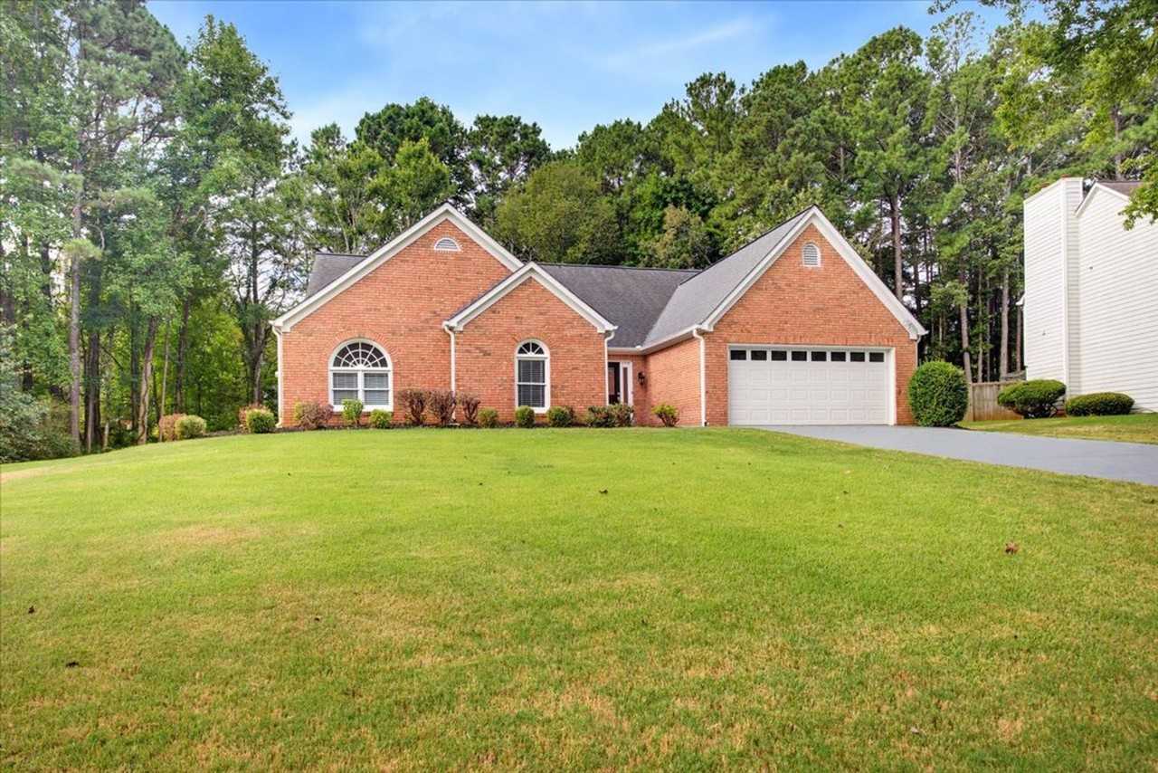 326 Saybrooke Xing - Photo 3 of 35