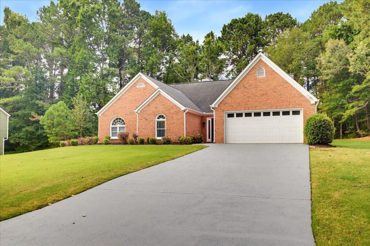 326 Saybrooke Xing - Photo 4 of 35