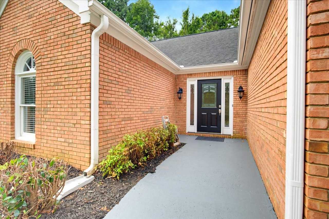 326 Saybrooke Xing - Photo 5 of 35