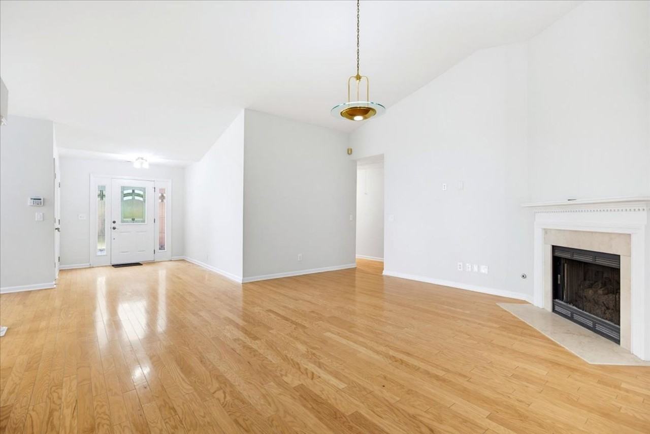 326 Saybrooke Xing - Photo 7 of 35