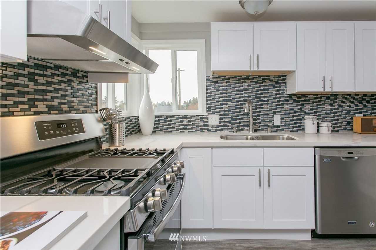 4722 47th Ave Sw - Photo 4 of 27