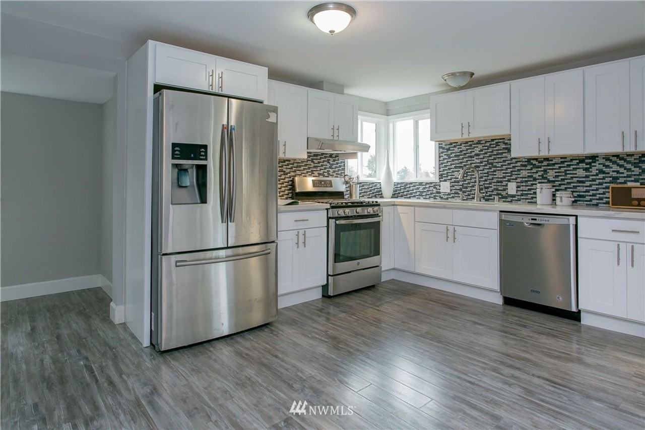 4722 47th Ave Sw - Photo 5 of 27