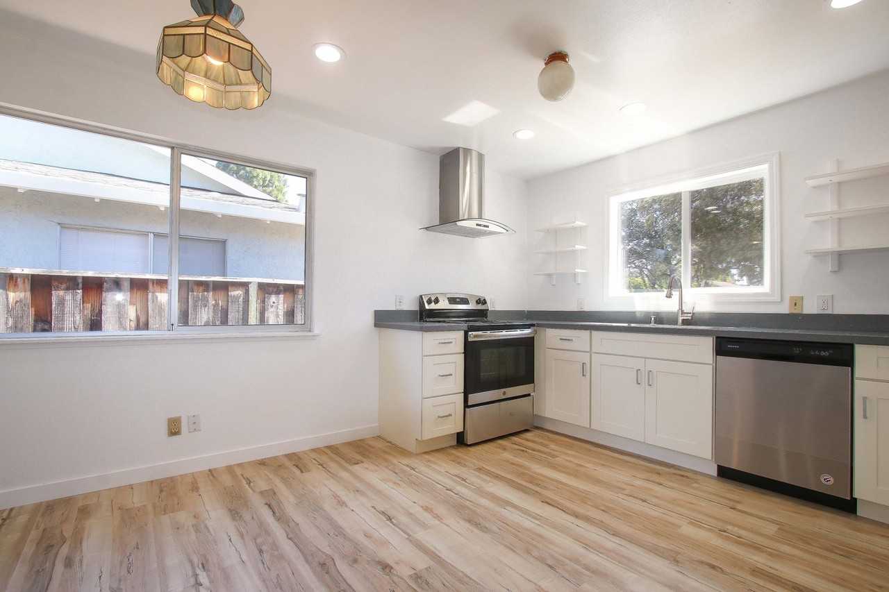 577 S Eden Ave - Photo 7 of 20