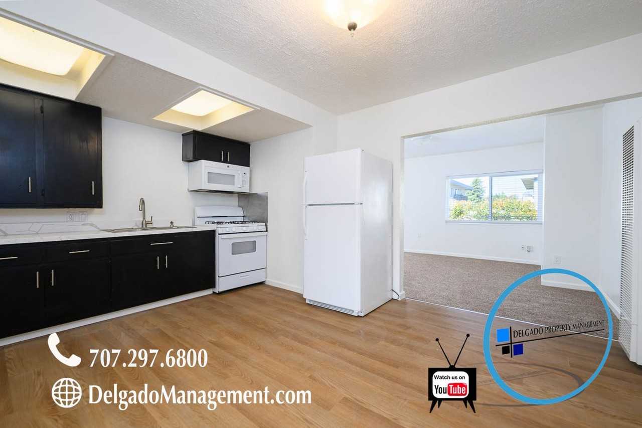 650 E I St - Photo 5 of 23