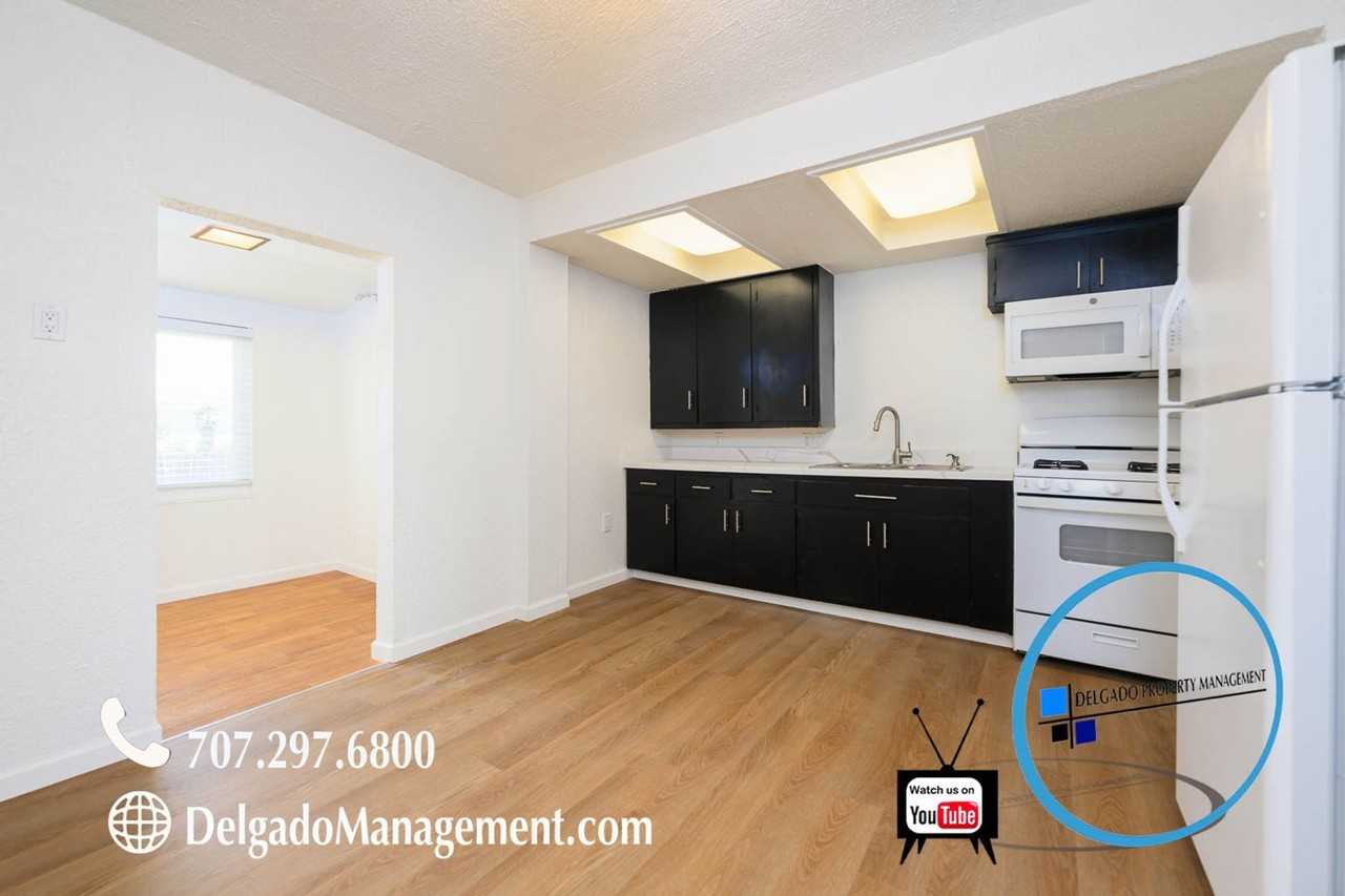 650 E I St - Photo 6 of 23