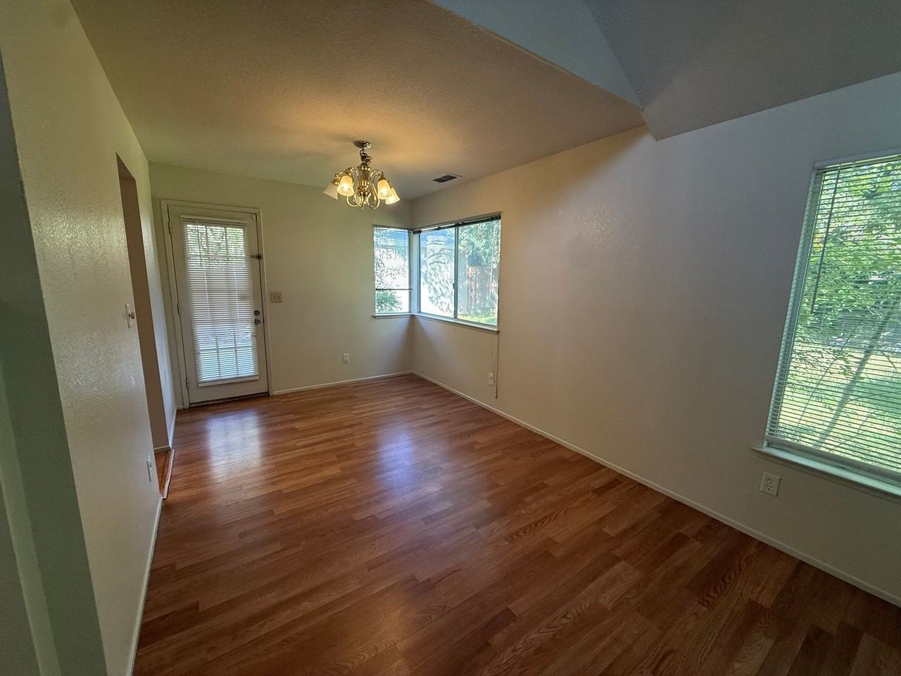 7007 Sutherland Way - Photo 3 of 15