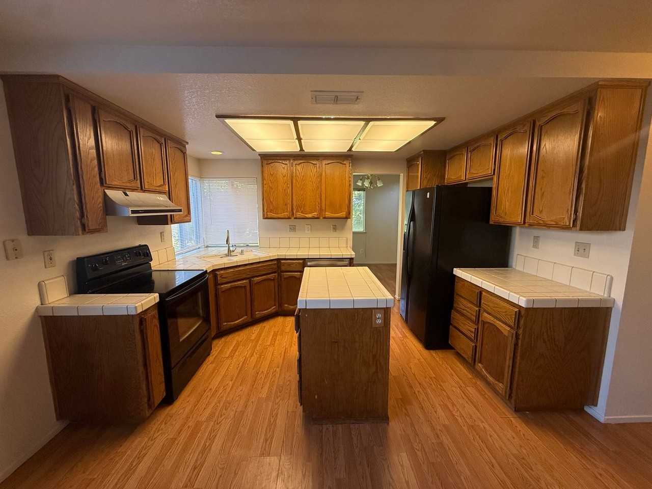 7007 Sutherland Way - Photo 4 of 15