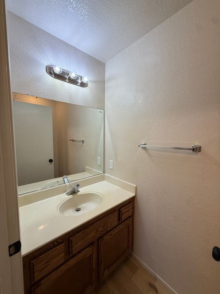 7007 Sutherland Way - Photo 6 of 15