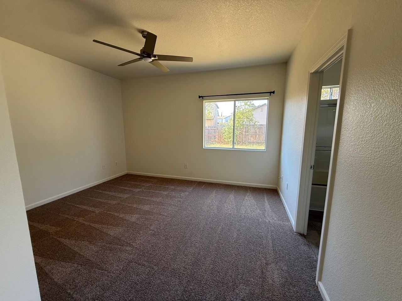 3193 Saginaw St - Photo 4 of 10
