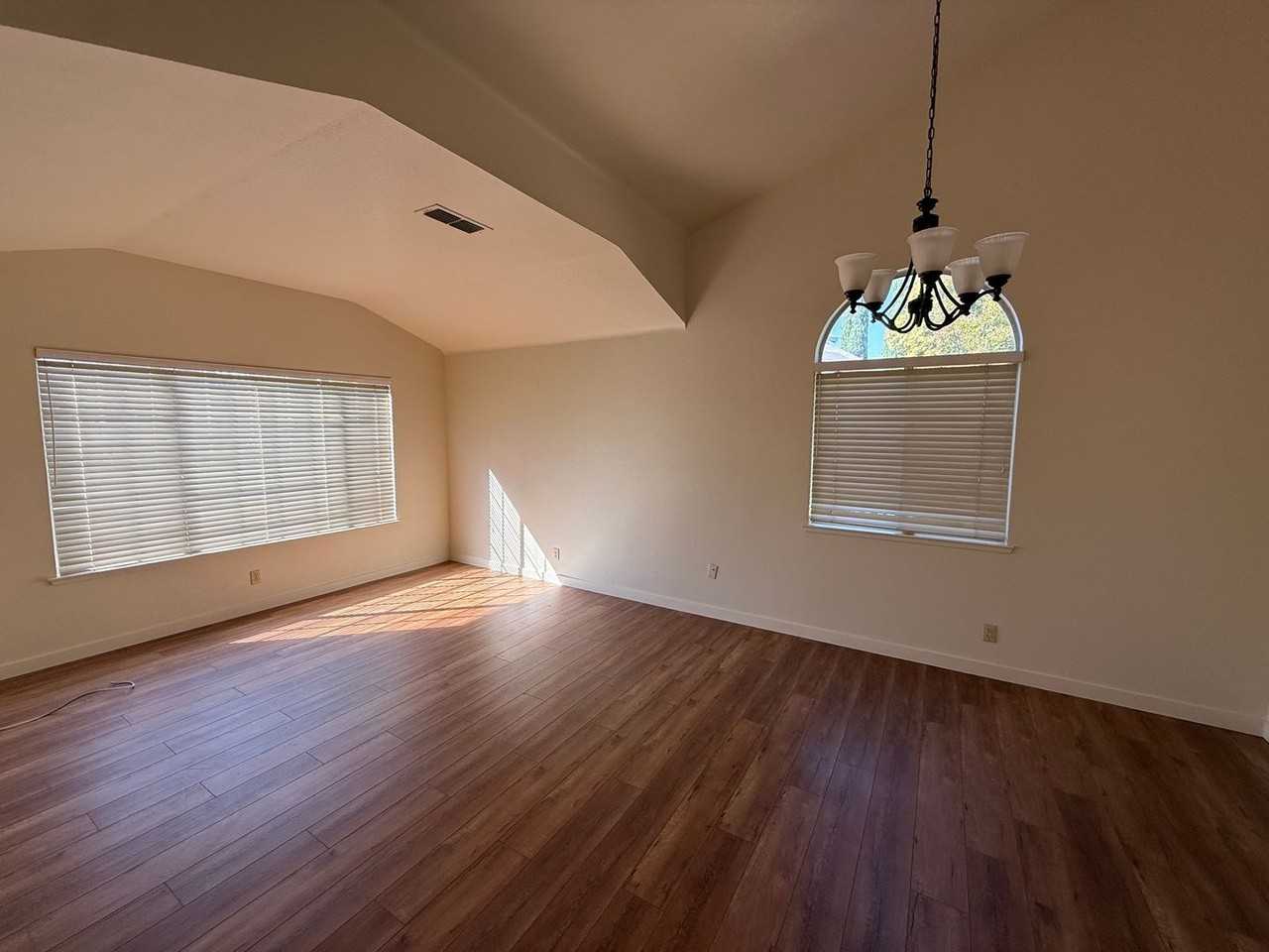 2825 Airons Ct - Photo 2 of 12