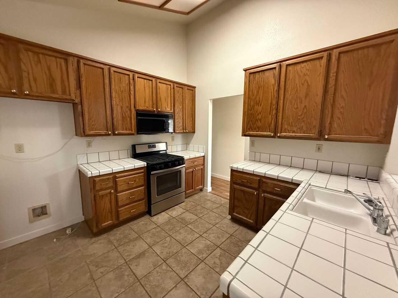 2825 Airons Ct - Photo 4 of 12