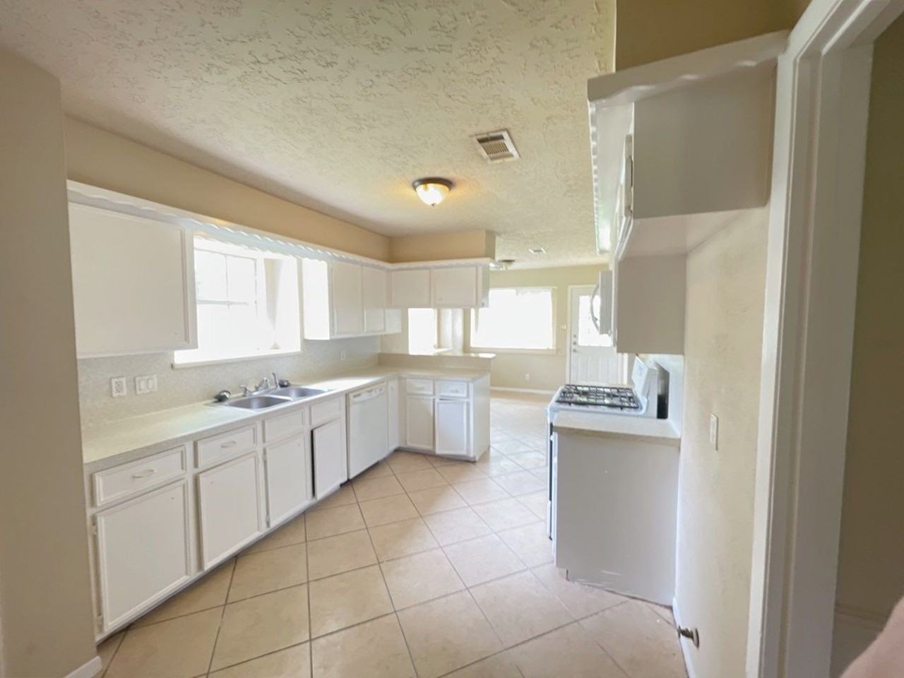 23907 Pea Ridge Dr - Photo 3 of 21