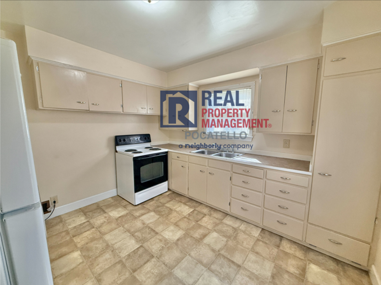 734 Dogwood St - Photo 3 of 22