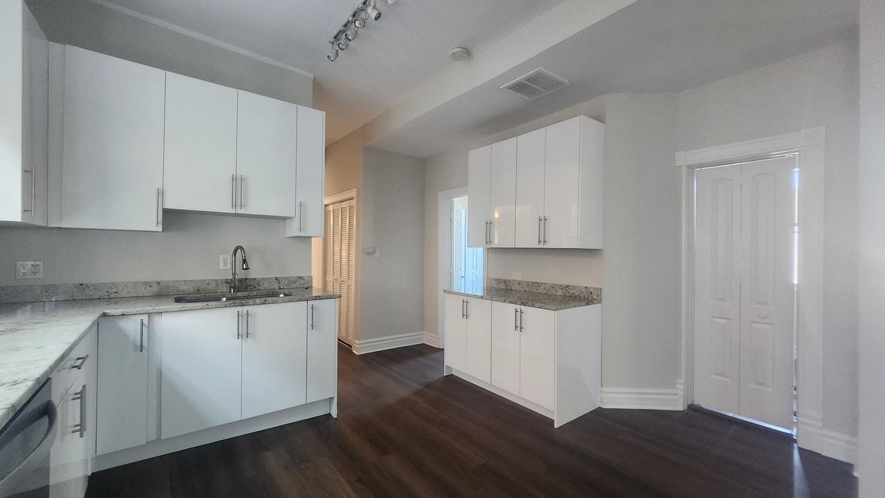 2330 W Erie St #2F - Photo 3 of 23