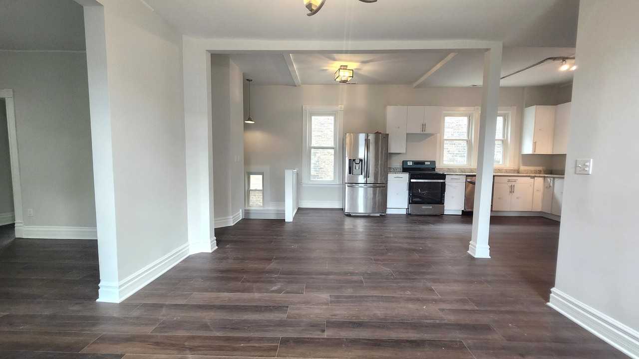 2330 W Erie St #2F - Photo 5 of 23