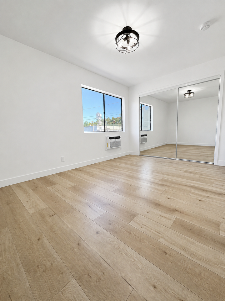 Broadway Apartments - Photo 3 of 34