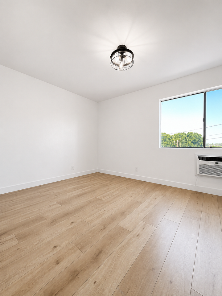 Broadway Apartments - Photo 5 of 34