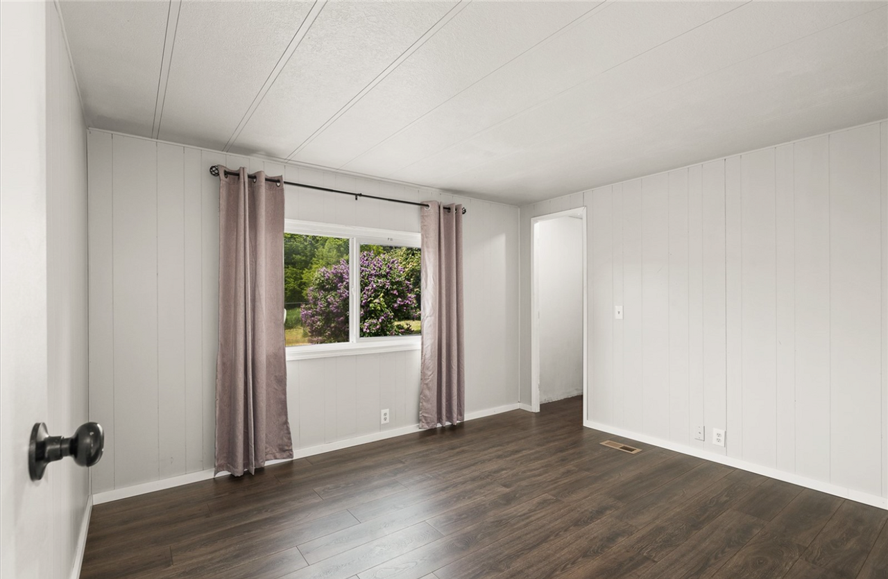 909 E 4th St - Photo 5 of 22