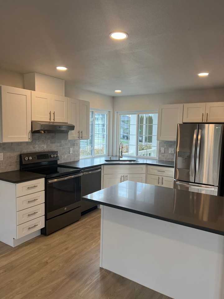4200 Ingleside Dr Se - Photo 2 of 13