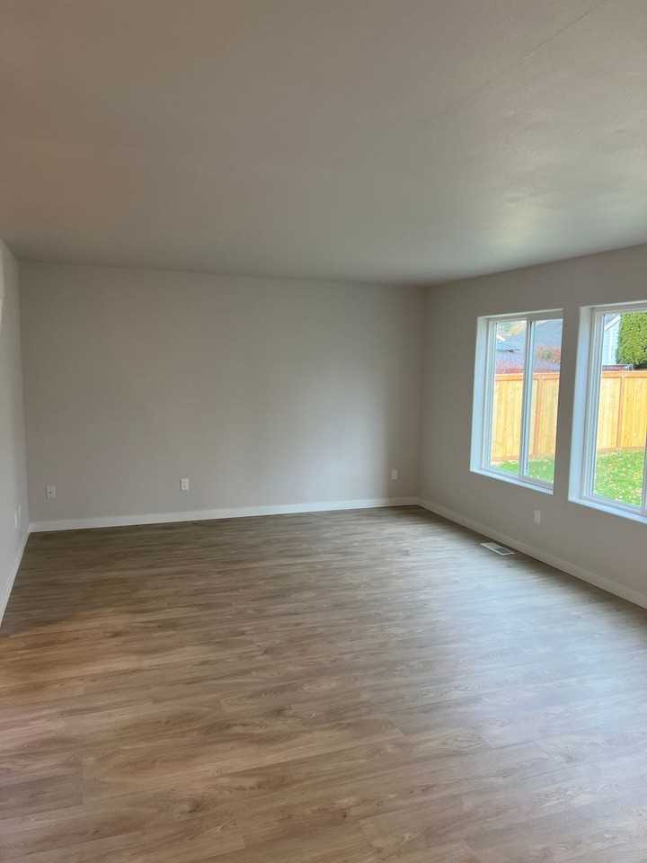 4200 Ingleside Dr Se - Photo 3 of 13