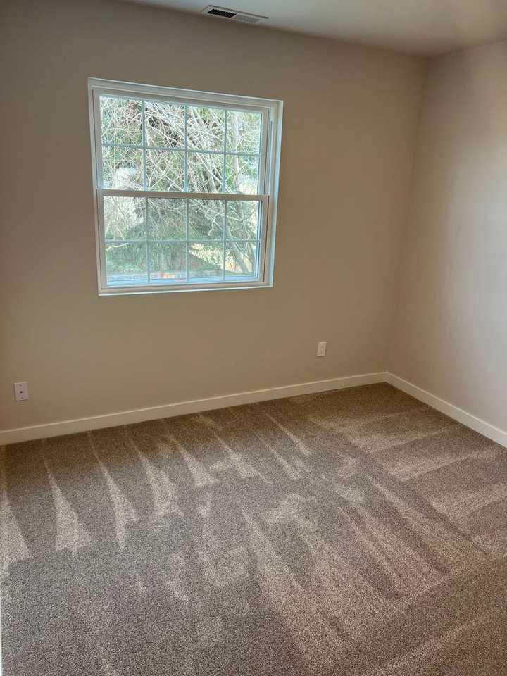 4200 Ingleside Dr Se - Photo 7 of 13