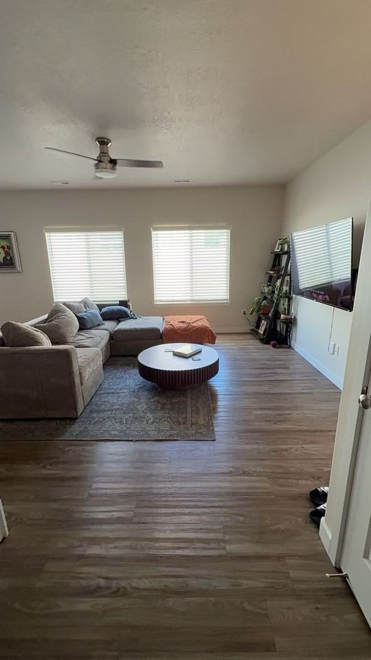 842 W Wellington Ave - Photo 3 of 22