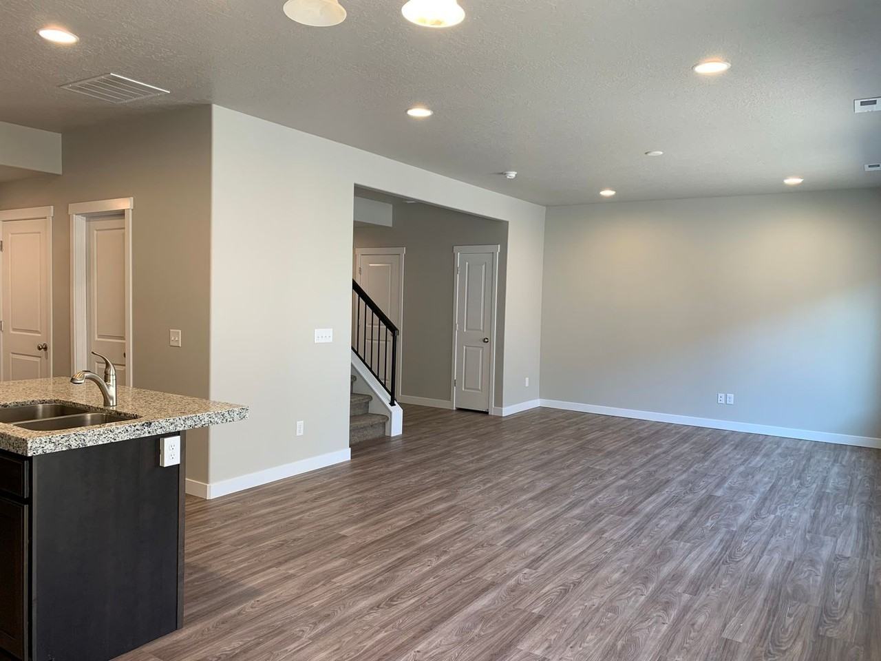 842 W Wellington Ave - Photo 6 of 22