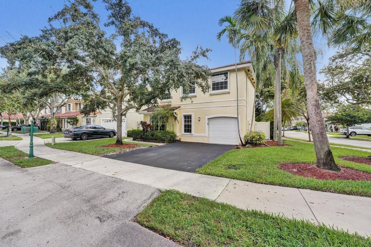 949 Jade Ct - Photo 2 of 50