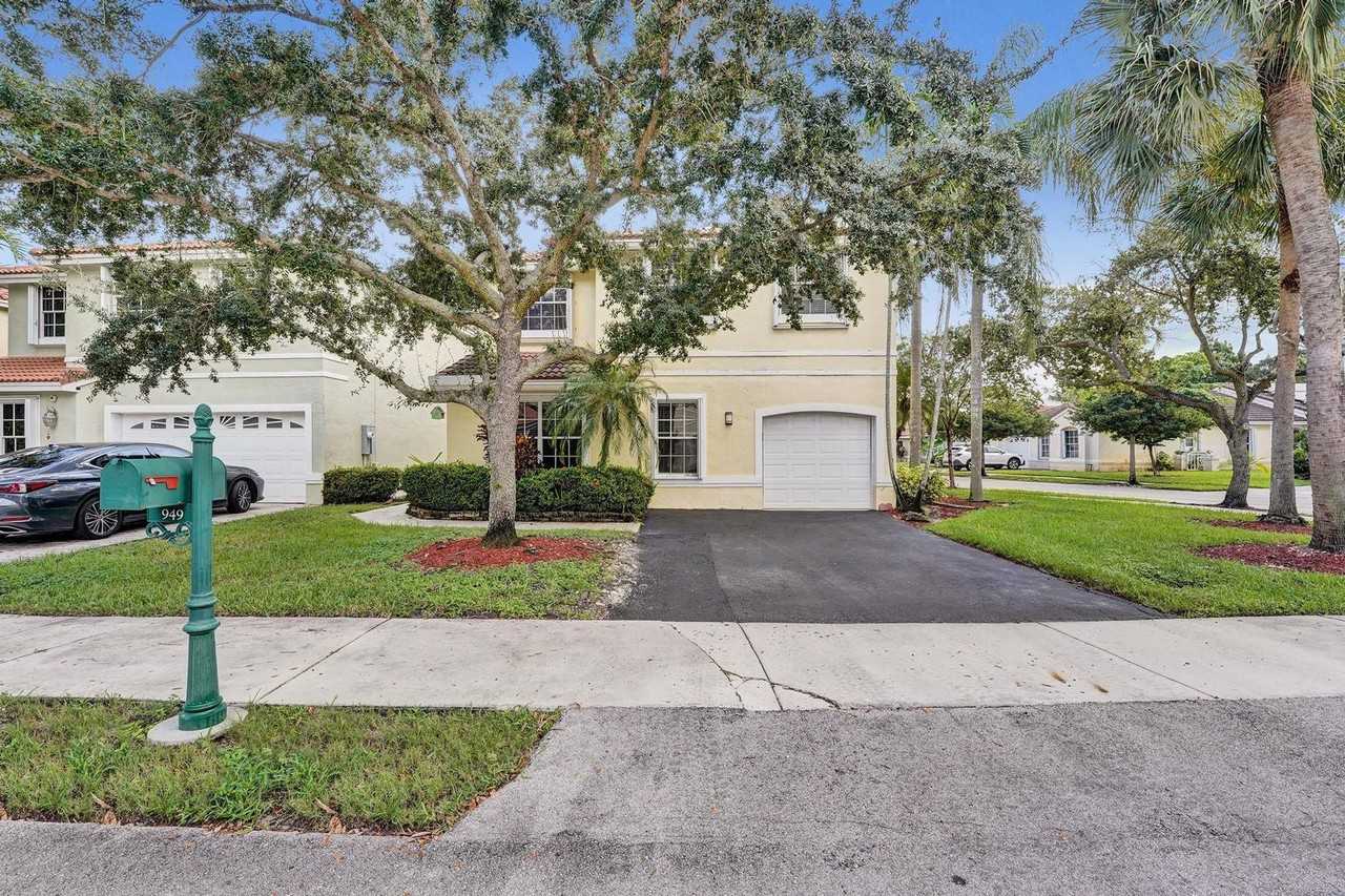 949 Jade Ct - Photo 3 of 50