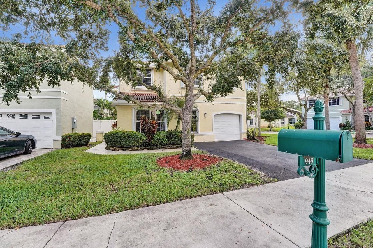 949 Jade Ct - Photo 4 of 50