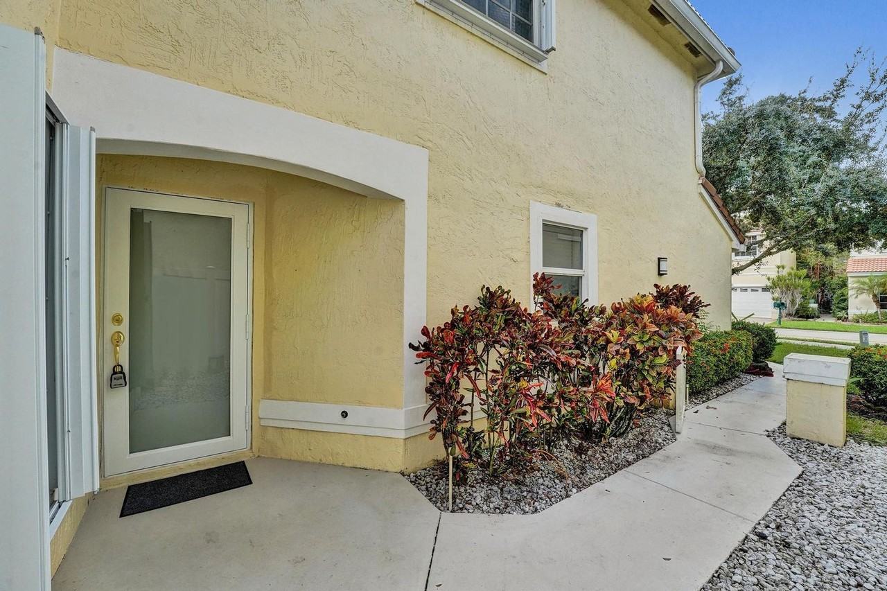 949 Jade Ct - Photo 6 of 50