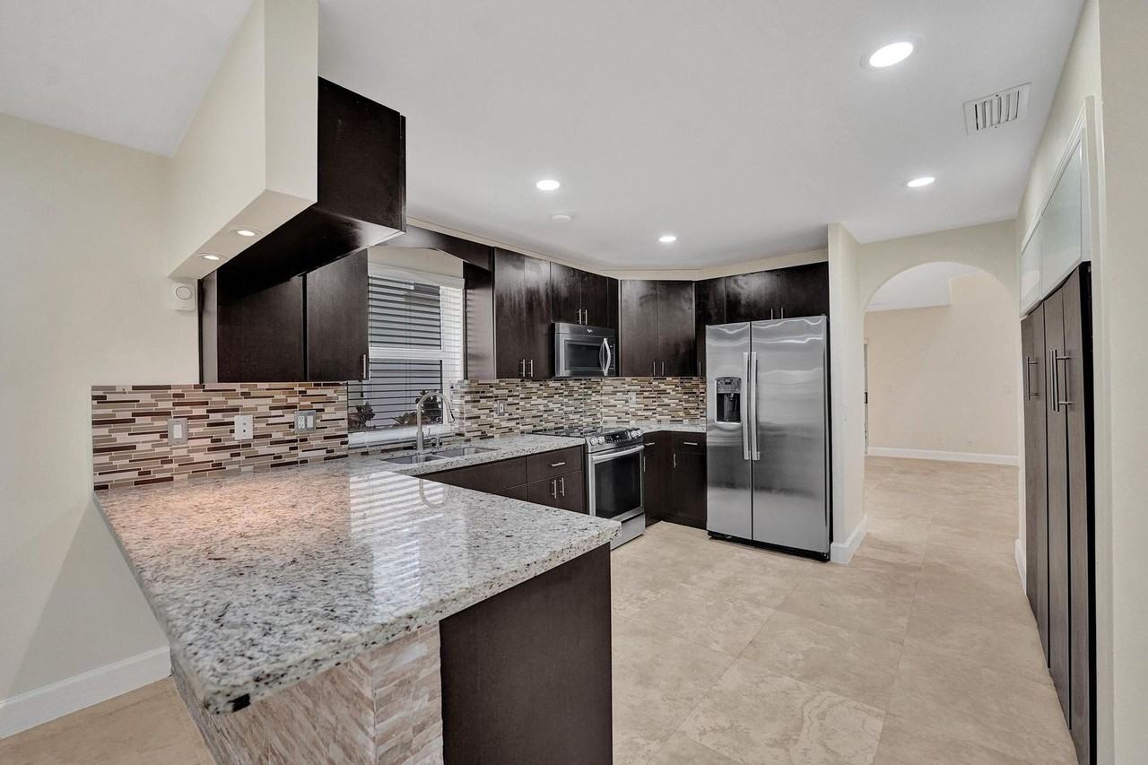 949 Jade Ct - Photo 7 of 50