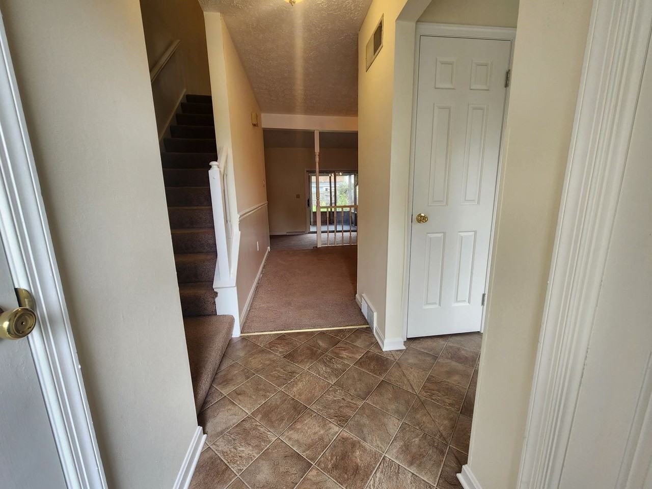 34 William Penn Dr - Photo 2 of 24